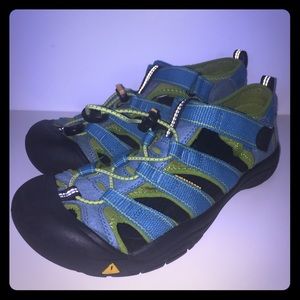 Keen Blue/Green Sandals Men’s size 6/EU 39